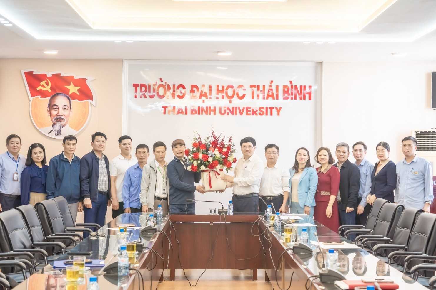 GẶP MẶT HỘI VIÊN HỘI CỰU CHIẾN BINH VÀ CỰU QUÂN NHÂN KỶ NIỆM 81 NĂM NGÀY THÀNH LẬP QUÂN ĐỘI NHÂN DÂN VIỆT NAM VÀ 36 NĂM NGÀY HỘI QUỐC PHÒNG TOÀN DÂN